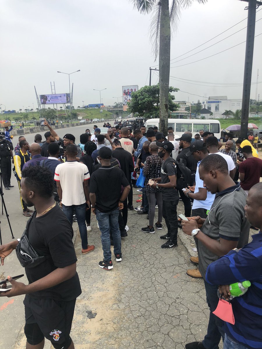 spacesatp's tweet photo. My Port Harcourt people we muueevveee!!! Wike cant stop us. THIS IS A PEACEFUL PROTEST‼️#SARSMUSTEND #EndBadGovernanceinNIGERIA #BuhariHasBeenABadBoy #StopPoliceBrutalityinNigeria #PortHarcourtEndSARSProtest #PhProtest #PortHarcourtProtest #PHTwitterCommunity https://t.co/SsxHVqRTXP