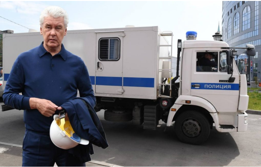 anywheli's tweet photo. @MosSobyanin оленевод хочет нравится москвичам, при этом закупает на НАШИ деньги гробы на колесиках. https://t.co/Hlfsc9IXvX