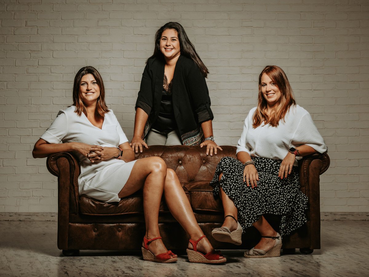 elitemurcia's tweet photo. Les presentamos parte de la nueva generación de mujeres emprendedoras de la Región de Murcia.
Estas mujeres no se conformaron con lo que la cultura laboral les ofrecía y decidieron abrir sus propios negocios. 
Conoce sus proyectos en: 
https://t.co/jtsc8nE9Ps https://t.co/dbdgb1SFdx