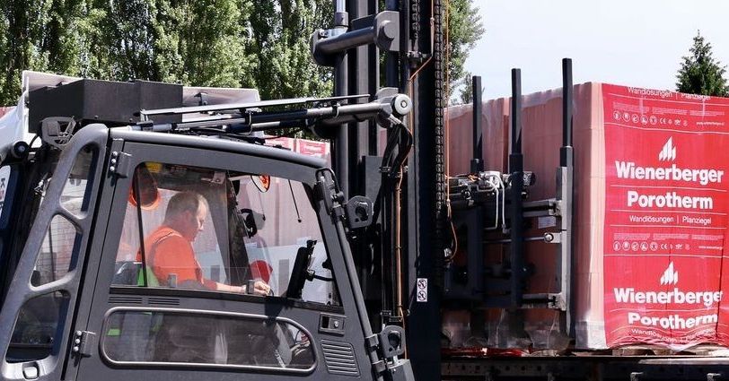 At Wienerberger we are working differently, our main priority is to ensure that all practices and procedures are carried out safely. Learn more about our new non-touch loading procedure > bit.ly/3jef7U2 #COVID19 #BackToWork #GetAheadWithWBUK