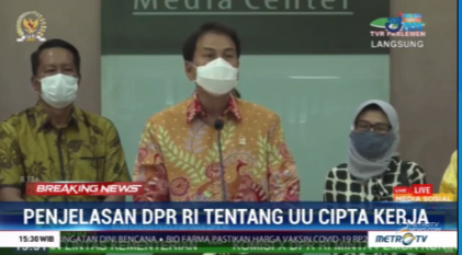 Metro_TV's tweet photo. #BreakingNewsMetroTV Aziz Syamsuddin (Wakil Ketua DPR RI): berkenaan jumlah halaman, proses di baleg menggunakan kertas biasa tapi saat masuk ke tingkat 2 kesekjenan menggunakan legal paper sehingga total jumlah pasal dan kertas halaman hanya sebesar 812 halaman. https://t.co/zX1HVB7HuO