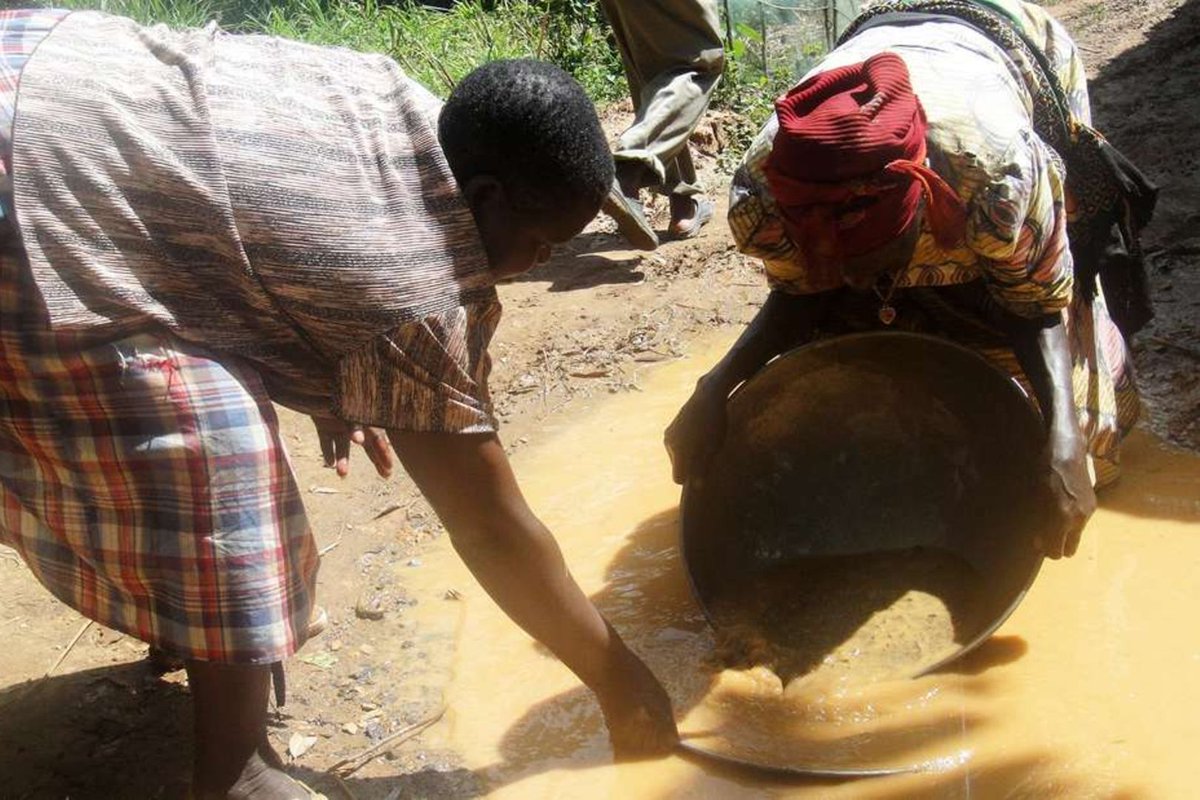 ExtraBaraza's tweet photo. Kenya: Sh164bn Gold Project Kicks Up a Storm. See full story at https://t.co/UHqKzCrZS3 #keeplearning #EB2020 #Inform #Connect #Transform
Image Source: NMG https://t.co/fen8FqfOTK