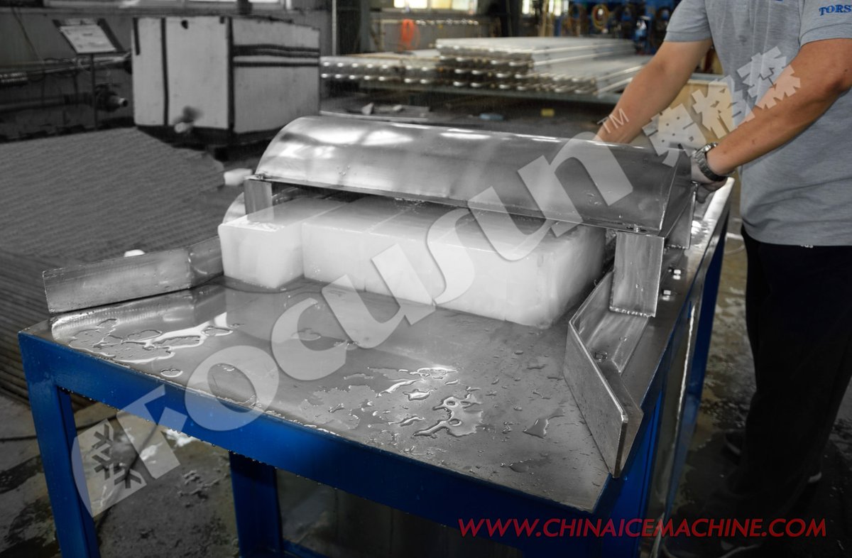 emonum328's tweet image. Focusun direct block ice machine, 10kg per block, easy to crush into 2kg per block. 
#blockicemachine
#blockicemaker
#blockicemakingmachine
#blockiceplant