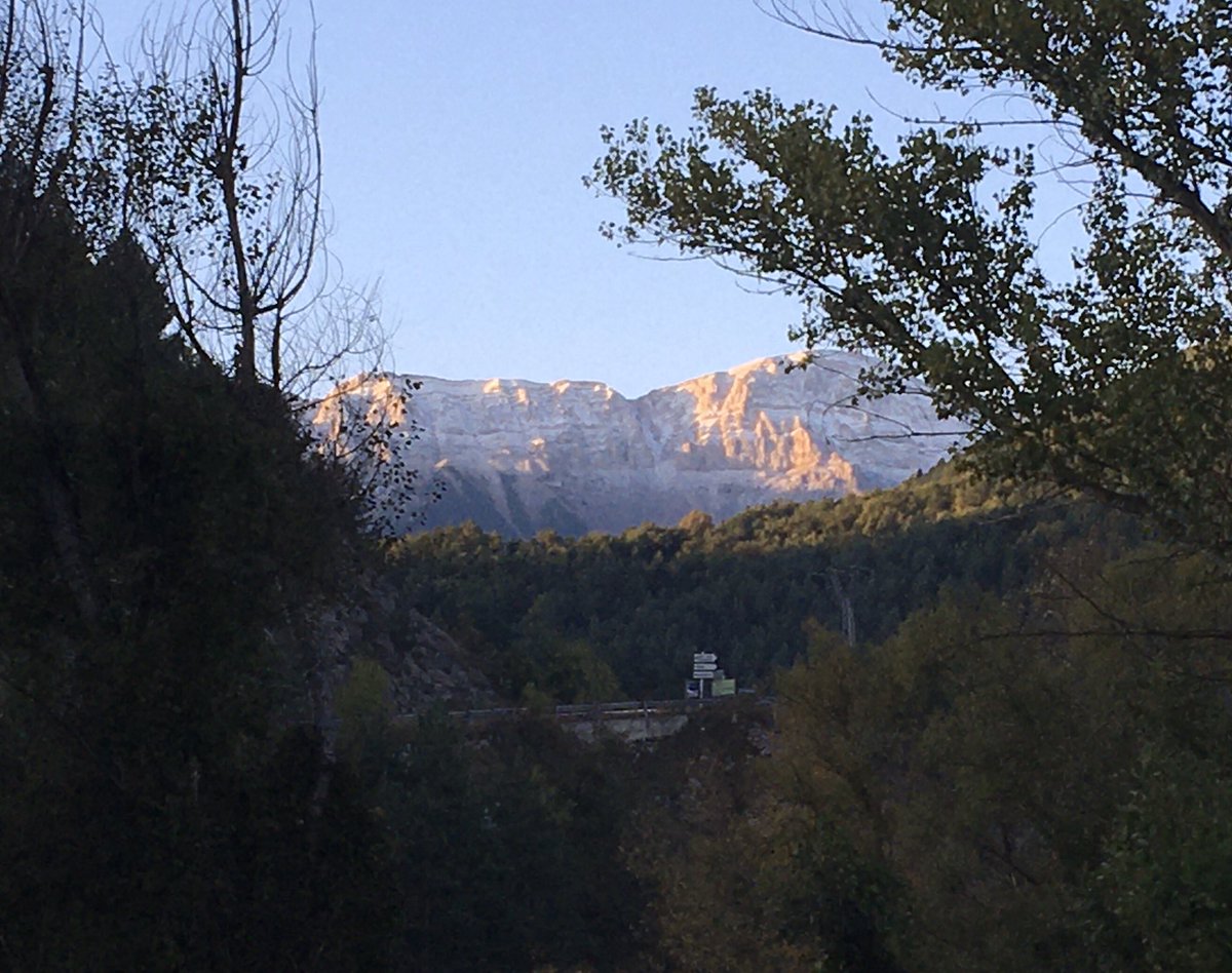 RadioSeu's tweet photo. Quart episodi de nevades de la temporada al #Pirineu. El #Cadí aquest matí, des d’#Arsèguel i #Martinet, i el nord de la #Cerdanya des d’Urús. #meteo https://t.co/LSTidsBfDn