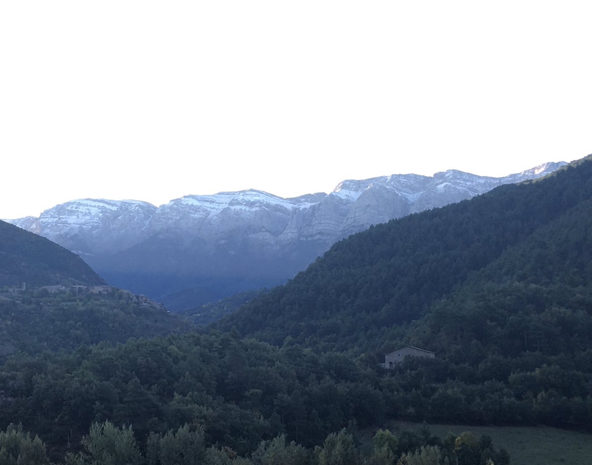 RadioSeu's tweet photo. Quart episodi de nevades de la temporada al #Pirineu. El #Cadí aquest matí, des d’#Arsèguel i #Martinet, i el nord de la #Cerdanya des d’Urús. #meteo https://t.co/LSTidsBfDn