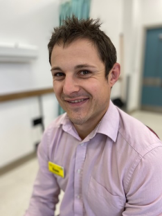 GlosAHPs's tweet photo. Sam is one of our #physio MSK Advanced Practitioners and currently studying for his MSc @uogACP 

@GlosCC @GlosHealthNHS @gloshospitals @One_Glos

#AHPsDay #AHPsinResearch 
#GlosResearchActive https://t.co/X3t7XRrZXY