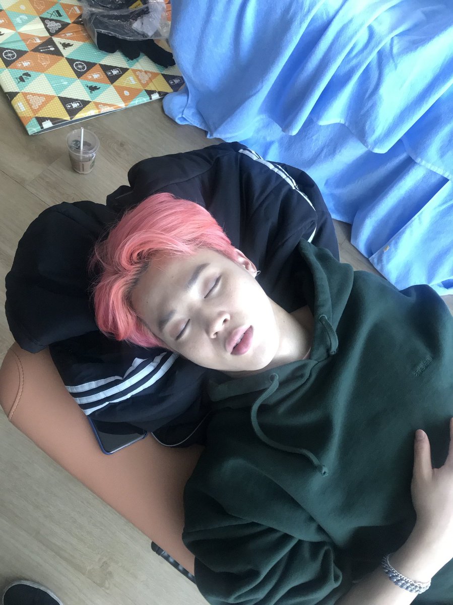 Jimin sleeping in tiny an, adorable thread