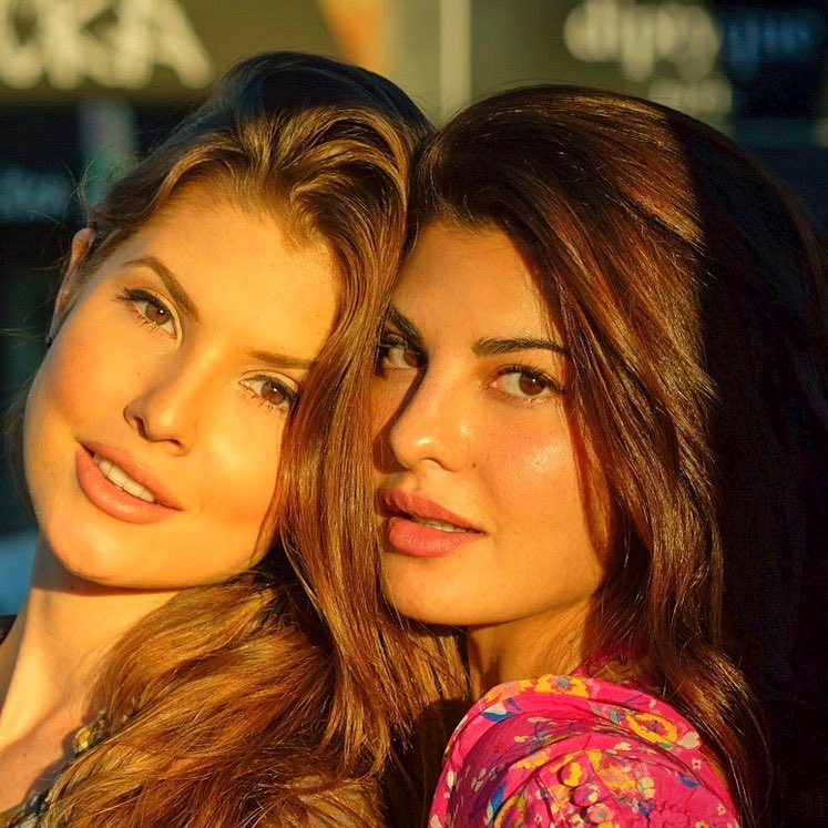 jaineil's tweet photo. Congratulations to my love, bae and sweetest favorite actress @Asli_Jacqueline and @AmandaCerny for #FeelsGood Podcast. #JacquelineFernandez #AmandaCerny #FeelsGood #Podcast #JacquelineFernandezFanForever #SkyIsNotEvenTheLimit #RespectLadies https://t.co/mZB4qJQTZX