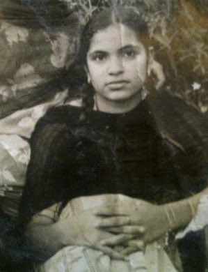 SonuSood's tweet image. 13th Oct. 
13 साल हो गए माँ।
यहाँ सब ठीक ही चल रहा है। 
आप होते तो शायद थोड़ा और बेहतर होता। 
Miss you maa ❣️