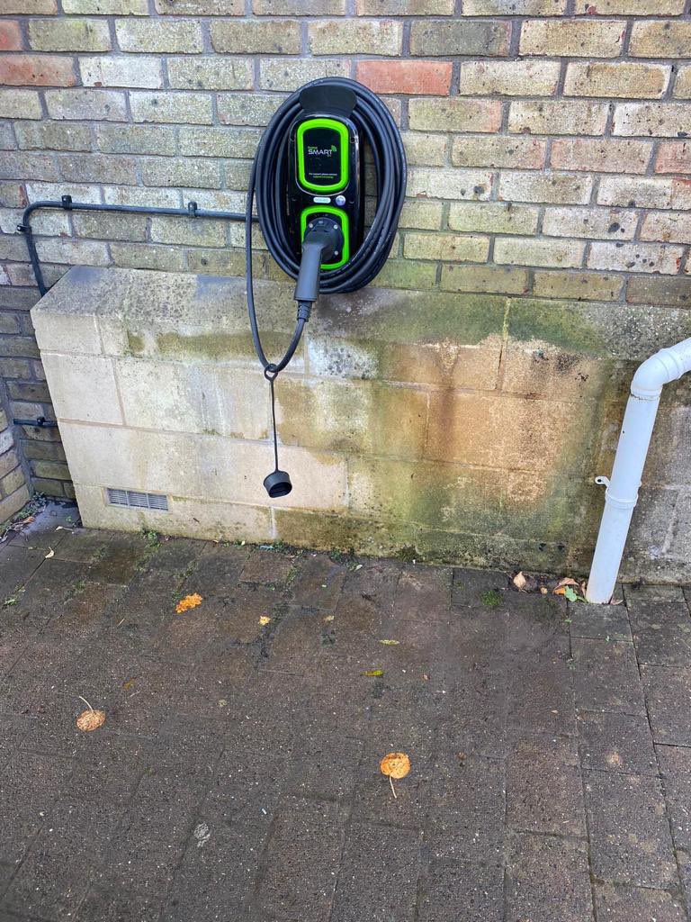 Another Rolec install completed by MDT Electrical ⚡️ 🚙 🔋. Rolec’s 10m tethered lead unit 😍 . #MDT <a href="/RolecEV/">Rolec</a>