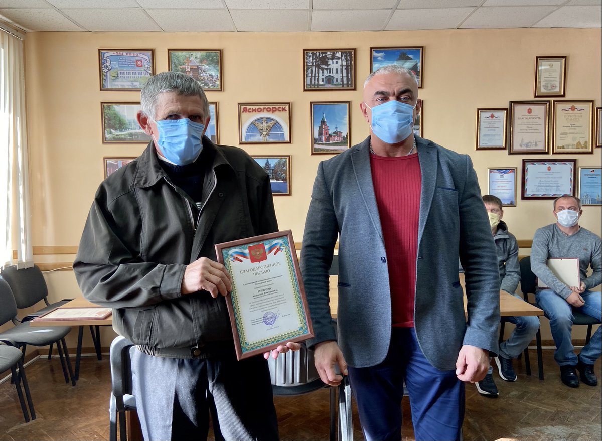 admyasnogorsk's tweet photo. Владимир Мухин вручил работникам сельского хозяйства благодарственные письма https://t.co/yRQtiS645d https://t.co/rTpjXgqbie