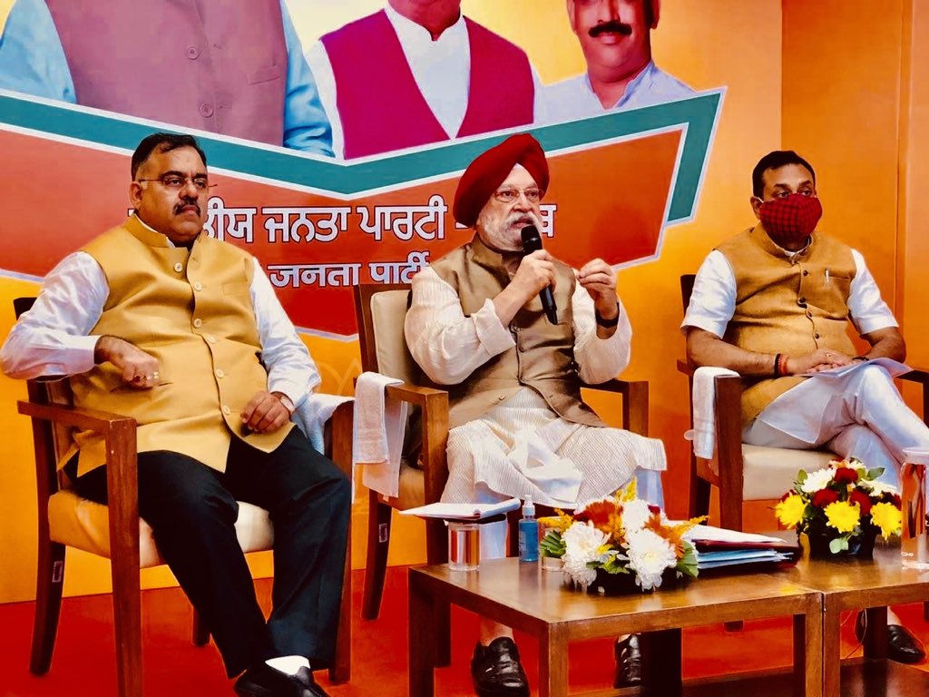 sambitswaraj's tweet photo. ���ज भारत सरकार में केंद्रित मंत्री श्री @HardeepSPuri जी, भाजपा के राष्ट्रीय महामंत्री श्री @tarunchughbjp जी के साथ पंजाब के अमृतसर एवं तरण तारण ज़िले के प्रेस वार्ता और किसान सम्मेलन में भाग लेते हुए। https://t.co/LGPJmHtsuU