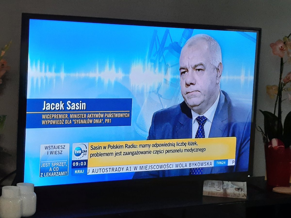 Adam_Kwantowo's tweet photo. Liczę, że po ugaszeniu epidemii służba zdrowia, od ratowników po lekarzy, rozpocznie największy w historii generalny strajk.
#niechjadą #sasin #bezczel #Polska https://t.co/4EOFwWYd4H