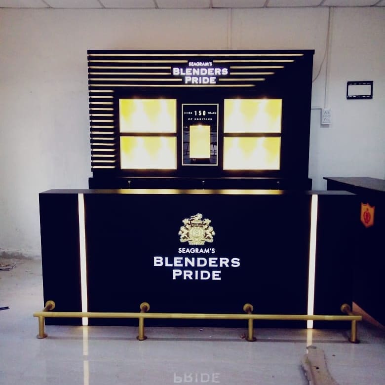 whitenoisestud's tweet photo. Blenders Pride Bar &amp; Counter!
#blenderspride #Whisky #seagrams #woodworker #interiordesign #RetailDesign #retailmarketing #branding #barcounter #bar #Maharashtra #glowbox #btl #promotions #design #Creator #whiskylover #wnstud https://t.co/cgAJoSbsNG