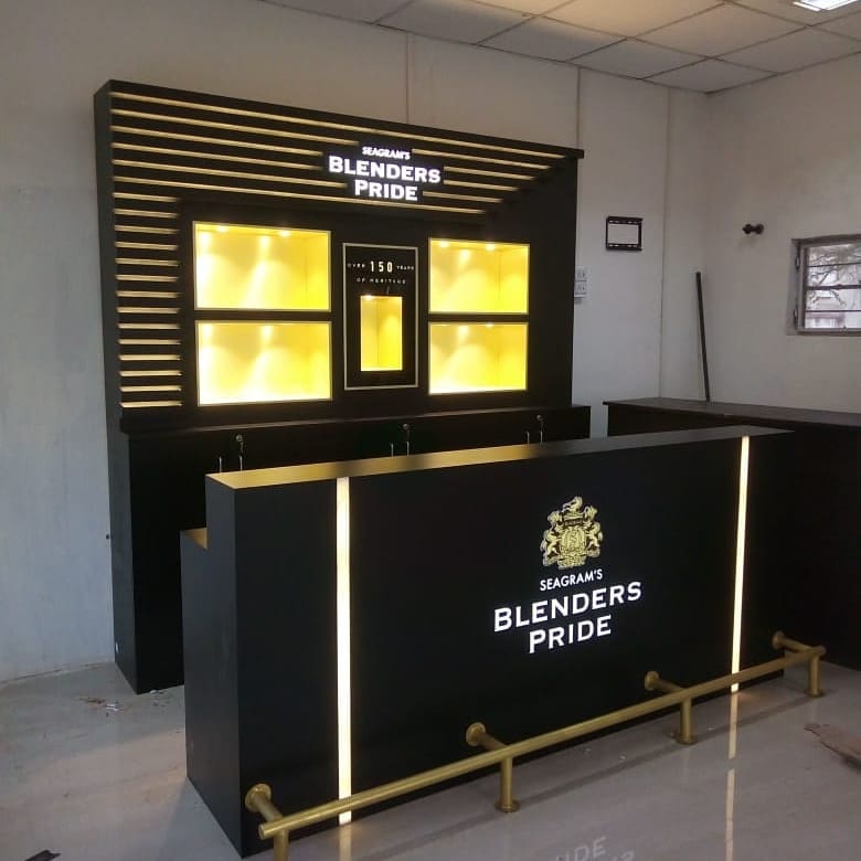 whitenoisestud's tweet photo. Blenders Pride Bar &amp; Counter!
#blenderspride #Whisky #seagrams #woodworker #interiordesign #RetailDesign #retailmarketing #branding #barcounter #bar #Maharashtra #glowbox #btl #promotions #design #Creator #whiskylover #wnstud https://t.co/cgAJoSbsNG