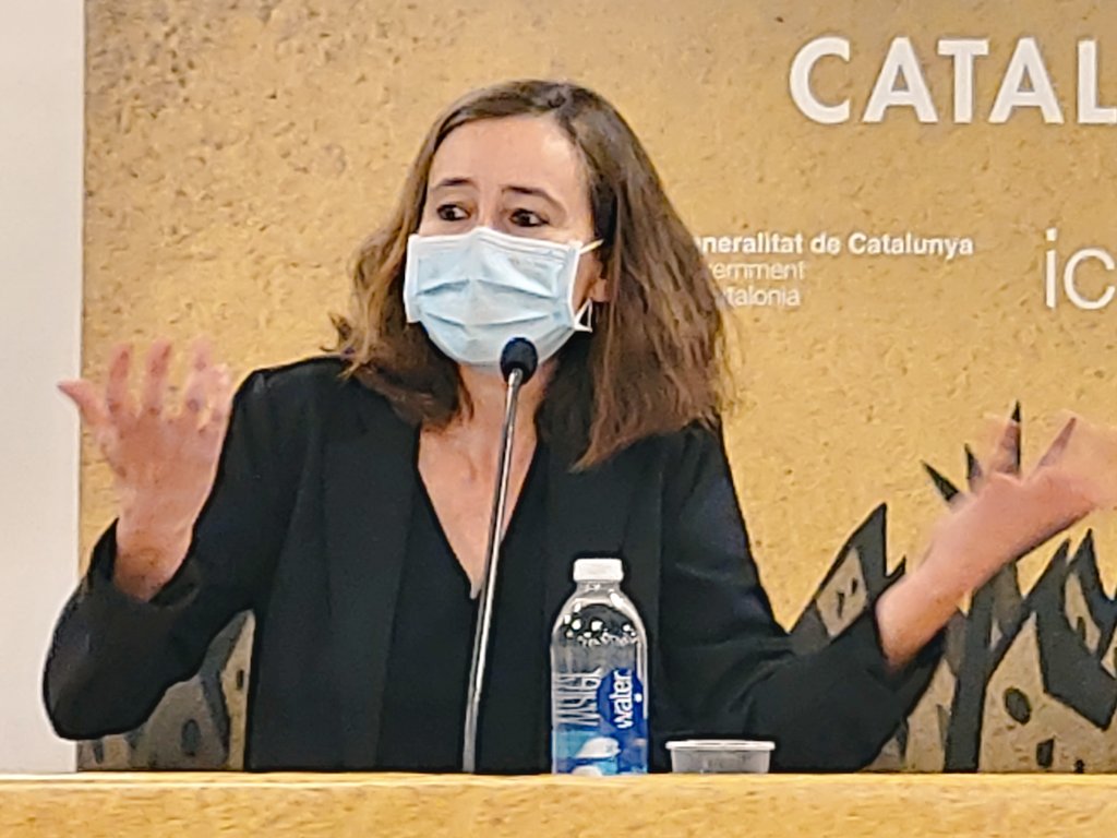 Izaskunarretxe's tweet photo. Les xifres són llamineres pel sector editorial: 'En el món audiovisual anem cap al 50% d'obres adaptades a partir de llibres' @annasolerpont. @sitgesfestival #Tabooks #LAAB @editorscat @gremieditors @IRLlull https://t.co/Pv0B9Lm9l3
