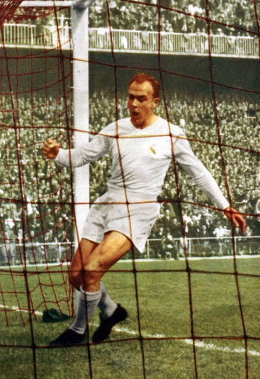 SebaBoing09's tweet photo. @realmadrid @RiverPlate @CAHuracan @MillosFCoficial tengo el proyecto de realizar una vez por año la Copa Alfredo Di Stefano como la disputa al juego del buen fútbol a realizarse en año en cada pais y jugar con jugadores que estén en reserva y surgidos de la cantera del club. https://t.co/lA1LfrG2Ha