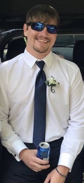 BrianWhitmire15's tweet photo. @budlight I need an endorsement for how much I’ve promoted you guys in free pictures

 How it started:     How it’s going : https://t.co/8wC6CWjpFB