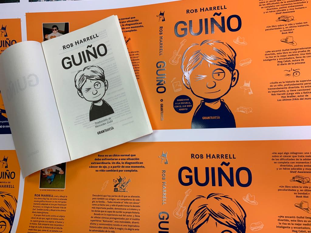 OceanoGTravesia's tweet image. Nos encanta mostraros las imágenes de nuestros libros recién salidos de la imprenta. Aquí os dejamos las cubiertas y el interior de #Guiño de @HarrellRob, novedad que llegará mañana a librerías.😉🎸❤
#Wink #RobHarrell #literaturajuvenil #fantasía #fantasy #fantasíaépica #libros
