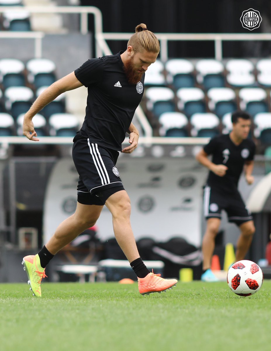 ¡Entrenamos en nuestra casa! ⚽️

El viernes jugamos ante Nacional por el #TorneoClausura 🏟

#SomosOlimpia ⚪️⚫️⚪️