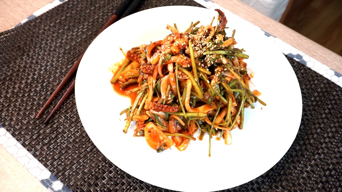 CookKim14's tweet photo. https://t.co/7eODw2JJge
イカの辛酢和え, 오징어 초무침, korean spicy and sour squid salad, ensalada de calamar picante y amarga
#イカの辛酢和え #辛酢和え #오징어 #오징어초무침 #오징어초무침만드는법 #미나리오징어무침 #koreansquidrecipe #waterparsley #waterparsleykorean #chomuchim https://t.co/0kMRY44uDa