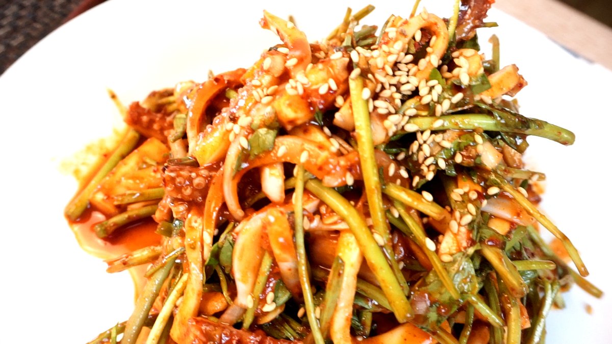 CookKim14's tweet photo. https://t.co/7eODw2JJge
イカの辛酢和え, 오징어 초무침, korean spicy and sour squid salad, ensalada de calamar picante y amarga
#イカの辛酢和え #辛酢和え #오징어 #오징어초무침 #오징어초무침만드는법 #미나리오징어무침 #koreansquidrecipe #waterparsley #waterparsleykorean #chomuchim https://t.co/0kMRY44uDa