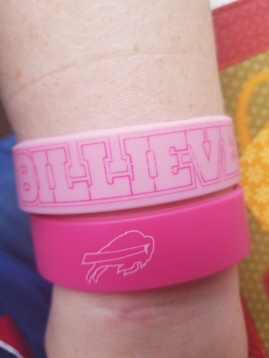 platanosfoster's tweet photo. Today is pink accessories day at school for #BreastCancerAwarenessMonth
Honoring @MamaPitts19 who is a survivor and reppin her favorite team on #gamedaytuesday #BillsMafia #Billieve https://t.co/leQb4c4dqB