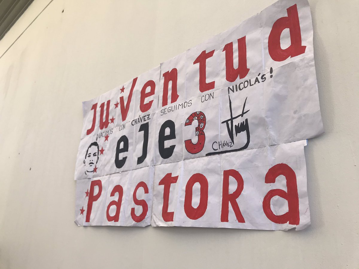 pinfantea's tweet photo. #AHORA 🔴 Estamos en La Pastora acompañando la instalación del Comando de Campaña de la Juventud de esta parroquia ✊🏽

Jóvenes que se levantan y se alistan para la gran victoria el #6D 🇻🇪

#TiempoDeElegir
@NicolasMaduro
@JuventudPSUV https://t.co/uANPIoXnvg