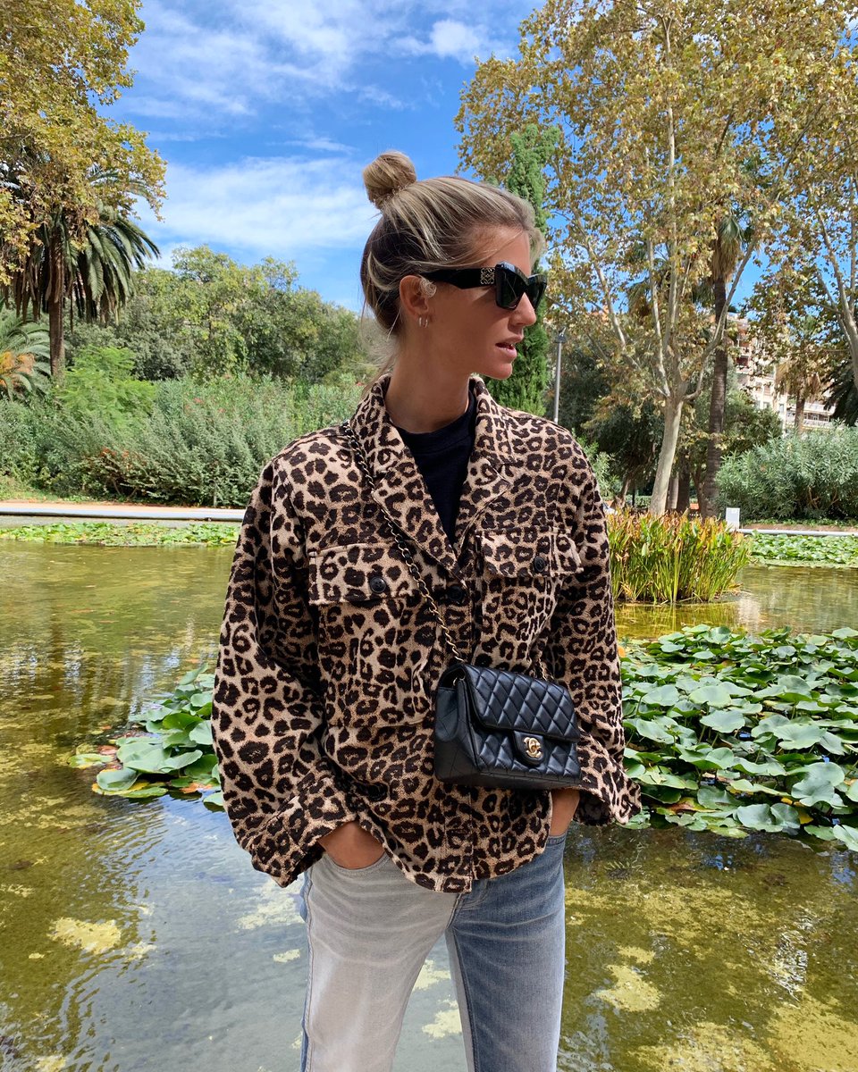 Monet behind me 🎨