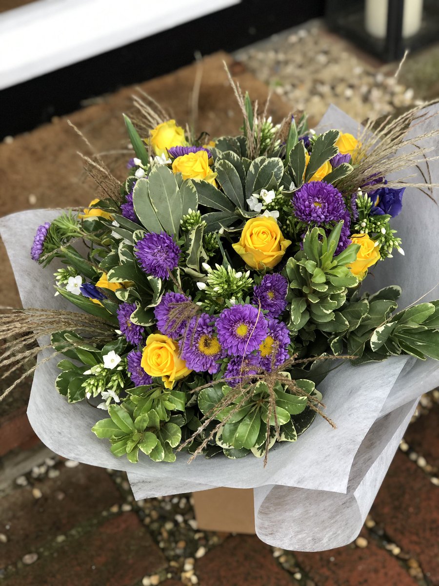 Another happy customer receiving one of our gift bouquets. Do you know someone who would like a bouquet like this?#justtosay #justtosaythankyou #justtosayiloveyou #florist #chelmsfordflorist