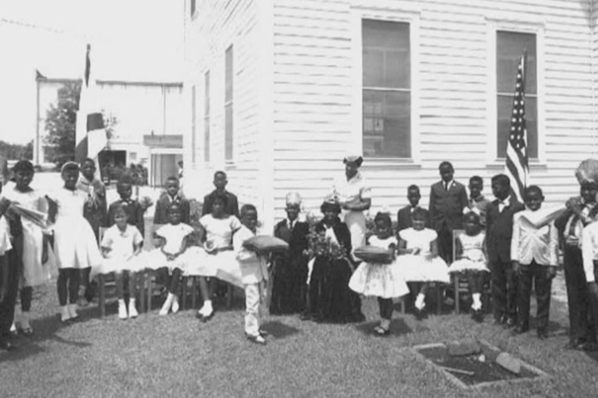 #140: Dobyville (Part 1)Dobyville was once a thriving black community in the West Hyde Park area of Tampa. 10% of their black population lived in the Dobyville area in the early 1900s. Others lived in the Central Avenue area aka The Scrub, Ybor City, West Tampa & College Hill.