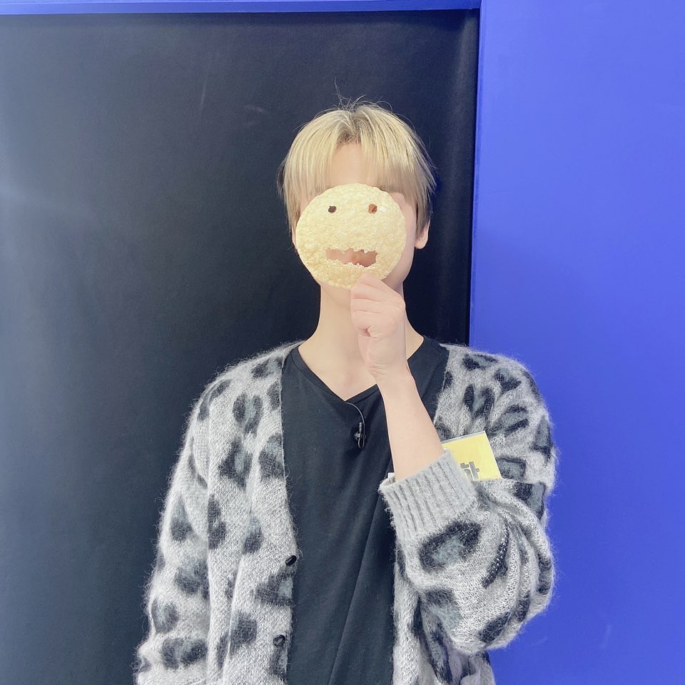 uooh__'s tweet photo. 쟤 스마일감자같아 산하턱확대ver https://t.co/SpX8IA64o9