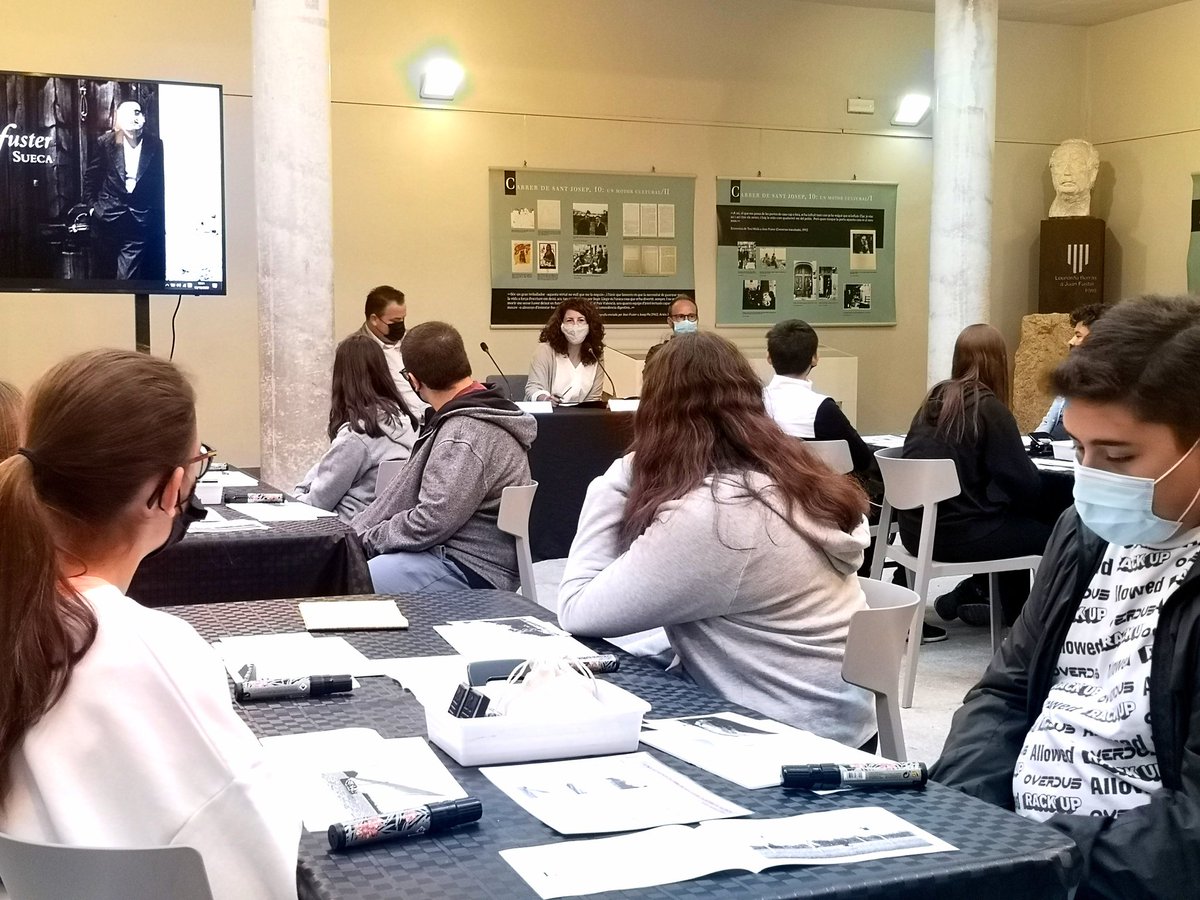 NSanxes's tweet photo. Inaugurat també el curs a l'Aula Didàctica de Cultura Contemporània Joan Fuster, de Sueca. Rutes culturals i literàries, tallers i infinitat de recursos per visitar o portar-los al teu centre. @margarida_vlc  @GVAeducacio @espaijoanfuster https://t.co/XU8NfDxK4y