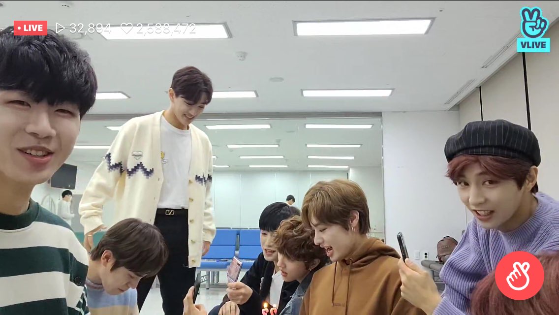 JaeSeuMin_Y's tweet photo. Waaahhh i cried more when Seungmin cried 😭🥺❤️ You've worked hard Seungminie 😭🥺 Happiest Birthday! We love you! ☺️💕

#PumpItUp1stWin #pumpitup_1st_win #GoldenChild #PumpItUp #골든차일드 @GoldenChild @Hi_Goldenness https://t.co/r7rBsEGP9c
