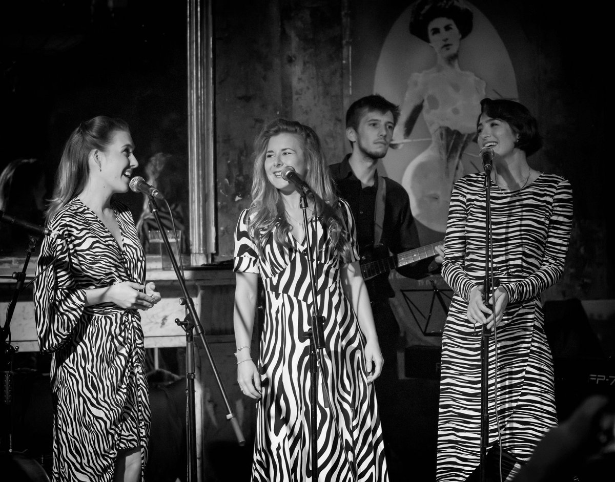 Throwback to 1 year ago performing #oldfashionedlive. Can’t wait until it’s up and running again! #blackandwhite #blackandwhitephotography #vocaltrio #friends #singers #hersong #acousticcover #trio #vocalharmony #London #photooftheday #girlband #vocals #harmony