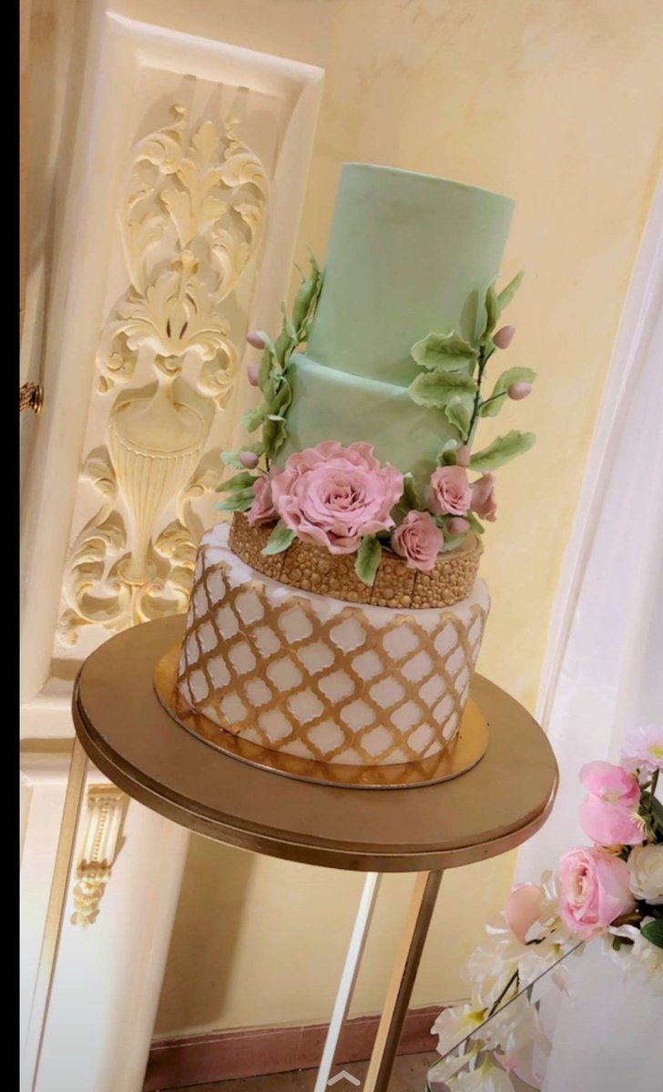 SamiTooka's tweet photo. #بن_قاسم 
@1binkasem
كيكتي لحفله خطوبه اختي ..... 👰
استمريت في الشغل عليها لمده اسبوع  ..... والنتيجه بهذه الروعة 😍

حسابي في الانستقرام 
Tooa.cake 
https://t.co/XcbJovMj5B https://t.co/d3Jt4QEoBB