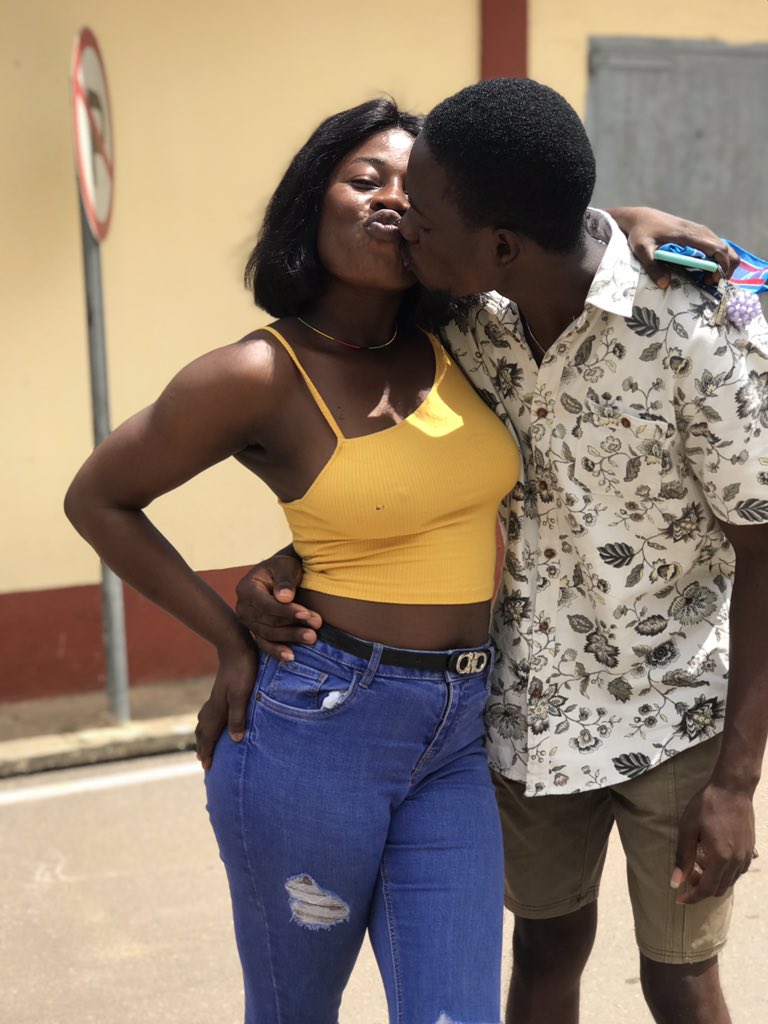 Cocoa_Sika1's tweet photo. Being friends with her is more than Gold❤️💯but she fool pass 😂😂😂 #NoBraDay https://t.co/R2yExtGTMf