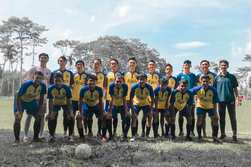 aangfairuz22's tweet photo. Mungkin ini turnamen terakhir ku bersama kawan-kawan u19 😢.
I Love this team.
#SPFC #SumberPutraFC #Senduro #u19 https://t.co/JzBHmaEWOY