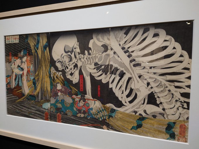 浜松市美術館で開催中の『国芳から芳年へ』展に行ってまいりました(撮影OK、フラッシュ禁止)。

絵としての素晴らしさはもちろん、それを刷る技術の高さにも感動しました。
繊細で美しい作品の数々を間近で鑑賞できて大満足です!!
図録も大変素晴らしい。これで2300円は嬉しい。

あと浜松城。 