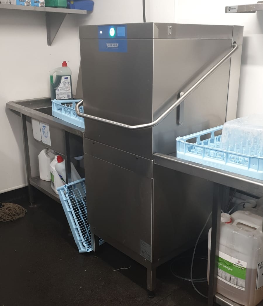 Lovely <a href="/HobartUKWW/">Go to @Hobart_UK for our updates</a> Dishwasher supplied and installed this morning. These fantastic machines are available with up to 24 Months 0% Finance
#dishwashing #dishwasher #foodserviceequipment #cateringequipment #york #northyorkshire #kitchen #commercialkitchen #commercialcatering