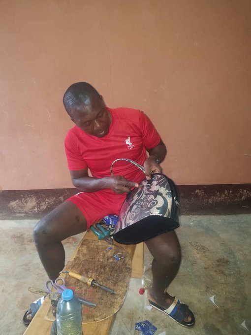 loyocameroon's tweet photo. We are continuously proud of the transformation &amp; progress made by Michael who was condemned for many years with 7 counts in prison but was released for his good conduct after undergoing our #CS4Peace project.
Read more:
https://t.co/DlItGkJLCt

@SFCG_ @UN_Cameroon @OneYoungWorld https://t.co/iqZQuULvev