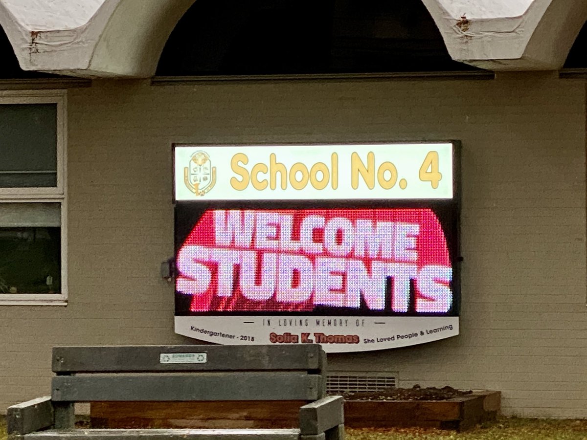 LINDENnjES4's tweet photo. Students, we’re ready for you! We can’t wait to see you! 🧡🐾 #WeRoarAtSchool4 #FirstDayRound2 @suzanne_olivero @LindenSupe @LindenSchoolsNJ https://t.co/D7lAogVW8F