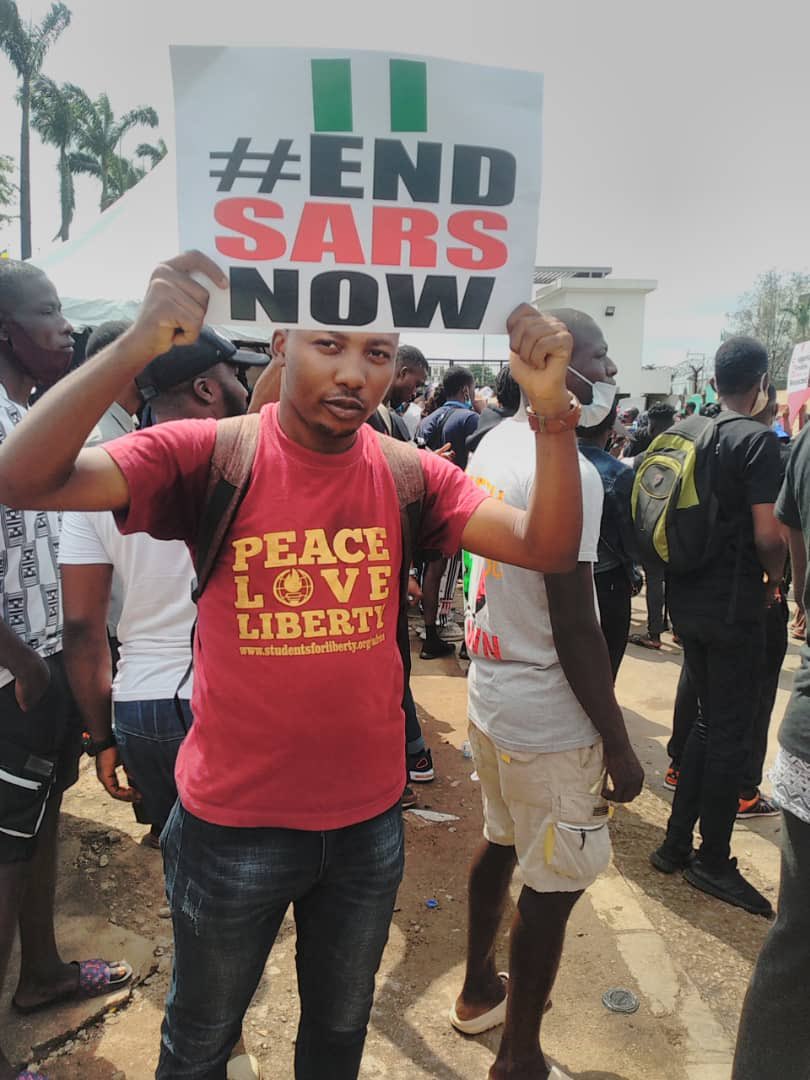 ghanasfl's tweet photo. SFL Leader, Dotun at the #EndSARS Protest. #PrayForNigeria 😢 #fakegovernments https://t.co/GmynHyZhD4