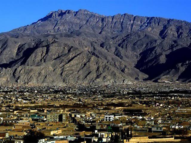 OwaisHdr's tweet image. مغرب اور شمال مغرب سے آنے والی ہواؤں کے سبب کویٹہ سمیت بلوچستان کے شمالی علاقوں میں موسم  شدید سرد ہوگیا، کلات کا کم سے کم درجہ حرارت منفی 4 جبکہ کویٹہ  میں درجہ حرارت صفر ڈگری سینٹیگریڈ ریکارڈ کیا گیا۔  

#PakWeather #OwaisHyder #Quetta #Winter