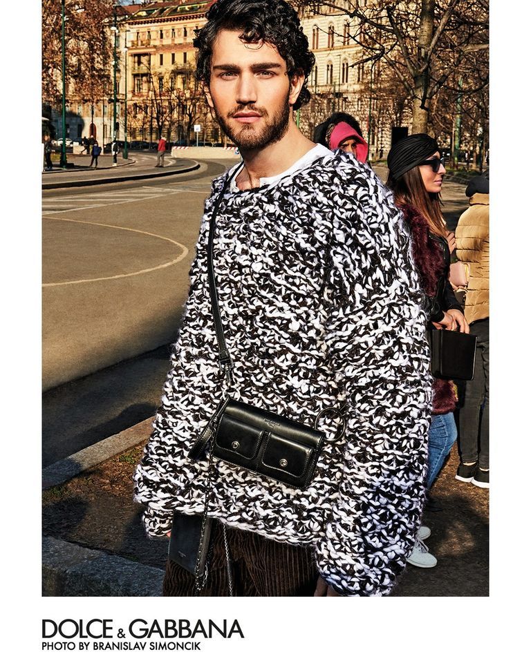 dolcegabbanajp's tweet photo. ドルチェ&ガッバーナのDNAを体現する地、シチリアとミラノで撮影された新しい2020秋冬 広告キャンペーン。
ミラノのストリートでブラニスラフ・シモンシック により撮影された広告キャンペーンでは、ダダイズムが鮮やかな色彩で映し出されます。
#DolceGabbana #DGCampaign #DGMen #DGFW20 https://t.co/nGhedtDwxL