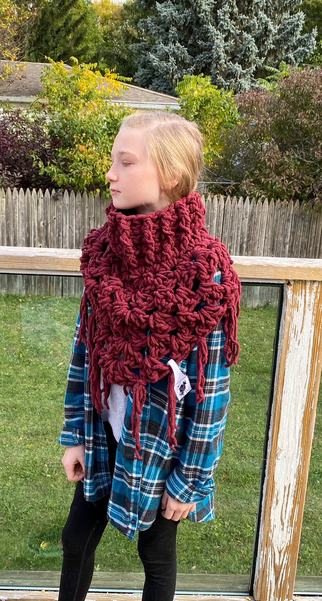 D2Handmade's tweet photo. Today’s item is this cozy bandana cowl! Made with super soft yarn, it will keep you warm and stylish! Currently available is black, pink and burgundy. Purchase at https://t.co/Uye5Mi9v8Y. #handmade #crochet #forsale #smallbusiness https://t.co/80oT52L0Qk