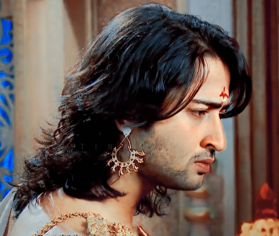 Ur HAIRS are so Gleaming n Burnished..Indicating your Glossy Behavior..They are so Reflective like a Mirror..Depicting Ur Polished Character..Contradictory to D fact Dat..I am Precise in my Nature..I Get Completely Perplexed in D Lustre your HAIRS..+ #ShaheerSheikh