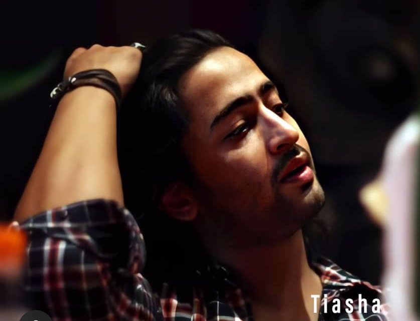 When You Jerk Your Head in Style..& Those Hands being more Agile..Goes to Adjust Your HAIRS..with a SMILE..You know DatSo Many Heart Beats Stops for a While..That’s The Magic of Your Floppy HAIR..That It can Change a Person's Flair..+ #ShaheerSheikh  @Shaheer_S