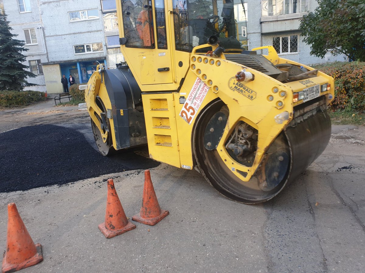 Вот пример того, когда реклама в лифтах приносит пользу жильцам. Ремонт проезжей части на ул. 40 лет Победы 10 за счет денег с аренды общего имущества.