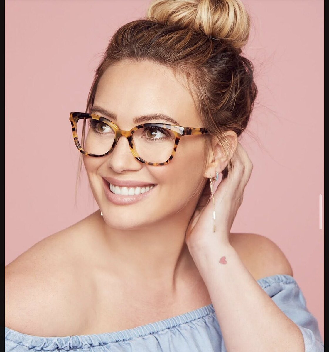 @GlassesUSA why Can’t I find these on your site?? 😭 #hilaryduffmuse #musexhilaryduff